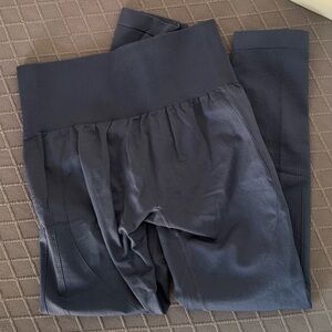 Women’s Navy Scrunch Butt Leggings, Women’s L